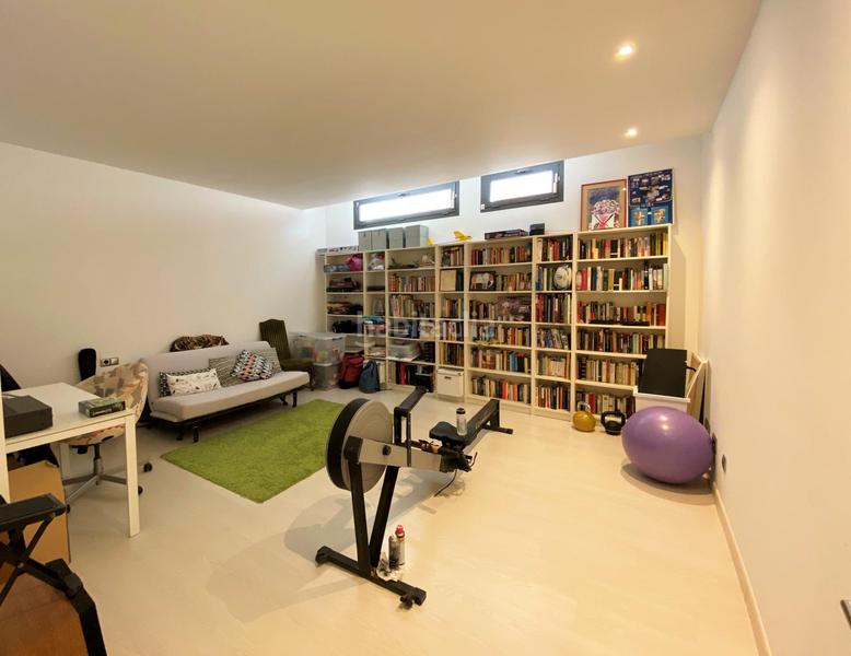 Foto e6ad91f2-605f-45b7-bf42-08cfc1fe7f79. Casa amb calefacció aparcament piscina a Turó de Can Mates Sant Cugat del Vallès