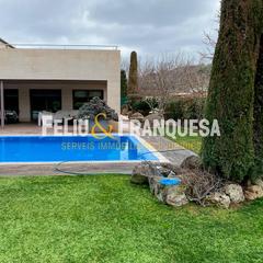 Casa a Frederic mares 1. Chalet unifamiliar en zona residencial parc dels pinetons de car