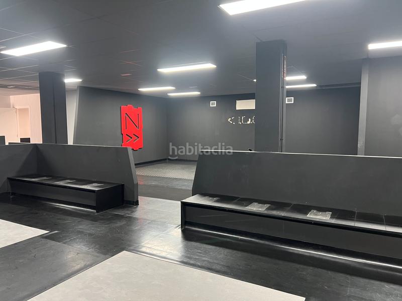 Foto cd58f5f1-f5bf-47bd-8038-0c7e3c4bf66d. Alquiler local comercial en Mercat Rubí