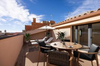Dúplex en Barri del Centre. Descubre el ático dúplex  invertido de tus sueños en la zona cen