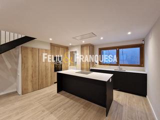 Casa adossada a Centre. Fantastica casa adosada reformada integramente de 3hab al centro Casa adossada a Centre. Fantastica casa adosada reformada integramente de 3hab al centro