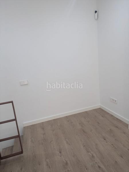 Foto f34e37f5-a617-44b3-92ba-0cb13707e1f1. Rent business premise in carrer de cartagena 210 in Barcelona