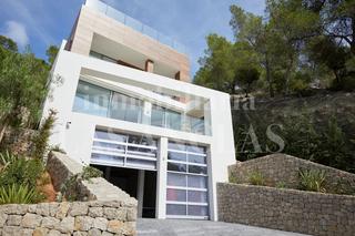 Casa a Santa Eulària des Riu. Villa de diseño moderno y de alta calidad con muchos extras