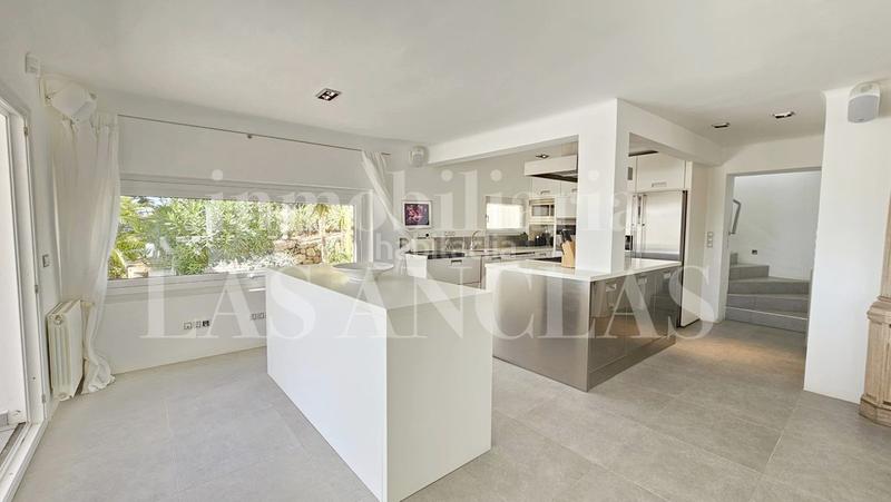 Foto 56f07b0c-7e77-4636-831c-df40f09f7e00. Dúplex amb calefacció aparcament piscina a Can Furnet Santa Eulària