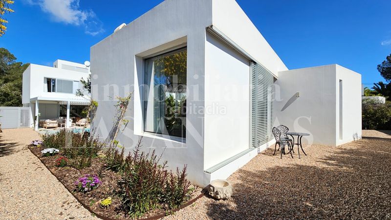 Foto a1463b9c-9ba4-461e-bfb5-458dd1ffe597. Casa amb calefacció aparcament piscina a Sant Carles Santa Eulària