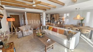 Penthouse in Santa Gertrudis. Ático contemporáneo con encanto rústico y azotea privada en el c