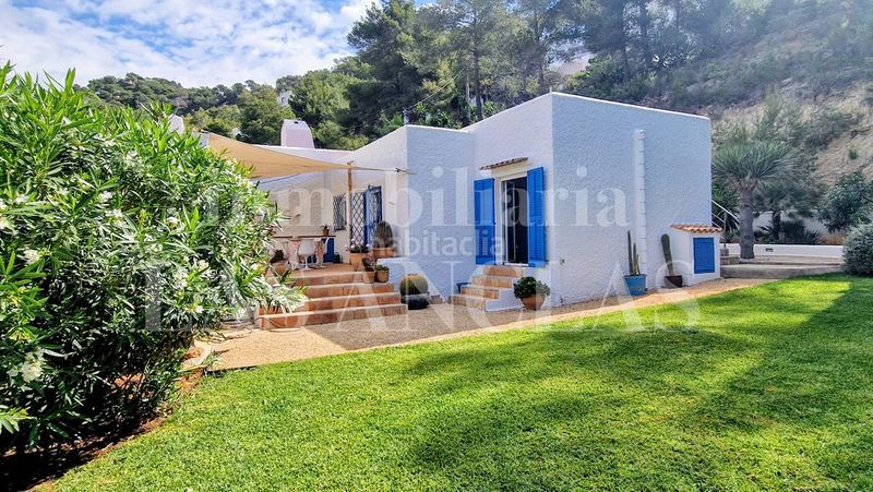 Foto 2f59876b-7851-4405-952a-9230d116cc86. Casa pareada hermosa casa pareada de una planta con jardín cerca de la playa en Santa Eulària