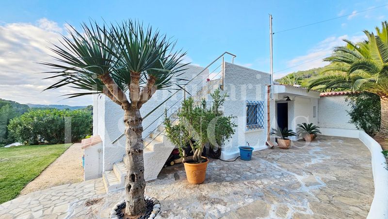 Foto 7b3a3d4a-69d0-42d3-9ac4-56b85fe660f6. Casa pareada hermosa casa pareada de una planta con jardín cerca de la playa en Santa Eulària