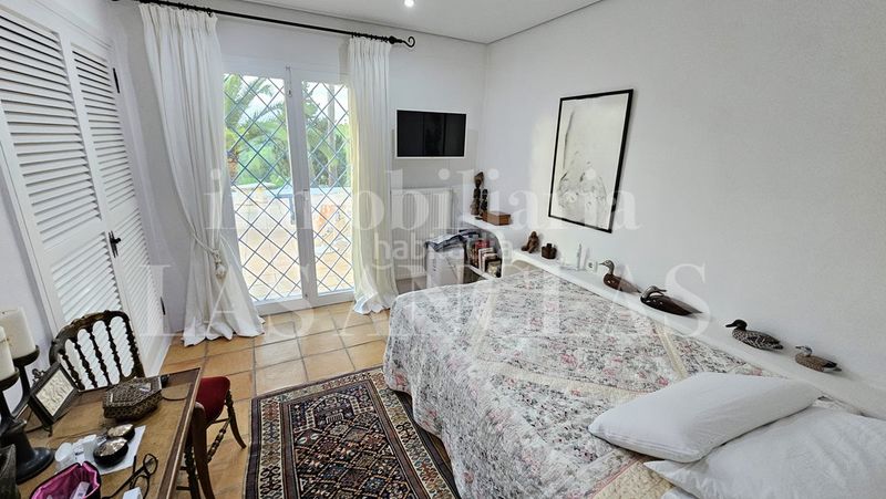 Foto b2e908e3-52c3-4a01-a9b7-16fc9f73a585. Casa pareada hermosa casa pareada de una planta con jardín cerca de la playa en Santa Eulària