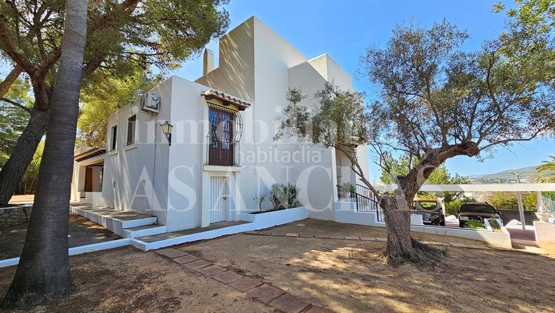 Foto 6b5f28cb-418d-41f6-ac5b-e8ae25e1c4c9. Casa amb calefacció aparcament piscina a Jesús Santa Eulària