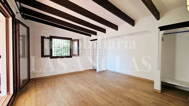 Foto ce9a489f-7984-45d3-b556-ce877bcea08e. Casa amb piscina a Santa Eulària des riu Santa Eulària