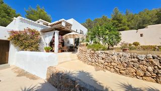 Masia a Jesús. Casa payesa reformada con encanto en zona idílica