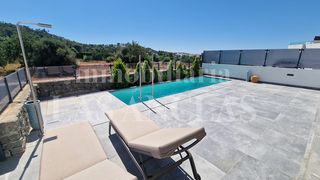 Planta baixa a Marina Botafoc-Talamanca. Contemporánea planta baja con piscina privada en área de alta de