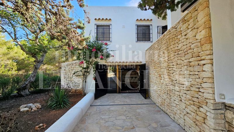 Foto 6bd4c851-7c25-4e8a-aae9-db74742752a8. Casa amb calefacció aparcament piscina a Santa Eulària des riu Santa Eulària