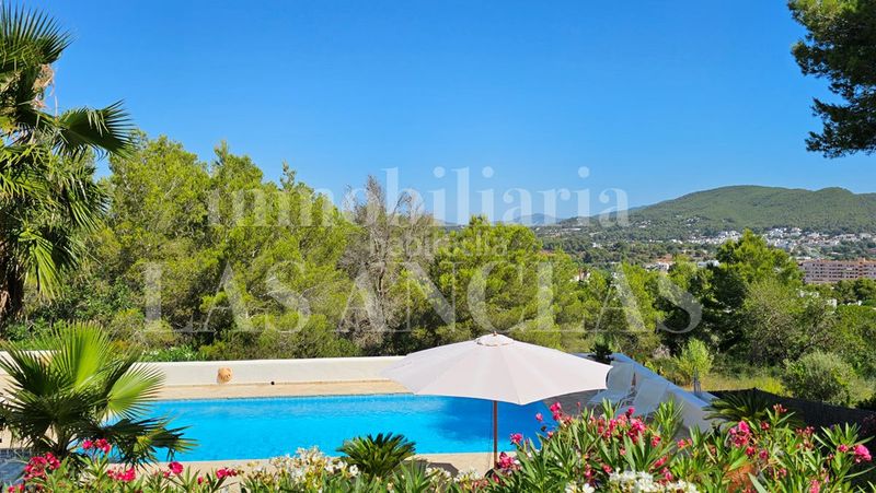 Foto e0b0a482-e690-40db-8002-ea470cfc88cb. Casa amb calefacció aparcament piscina a Santa Eulària des riu Santa Eulària