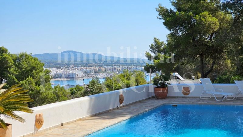 Foto f96f3020-0022-4bb2-be27-a26b9174a55a. Casa amb calefacció aparcament piscina a Santa Eulària des riu Santa Eulària