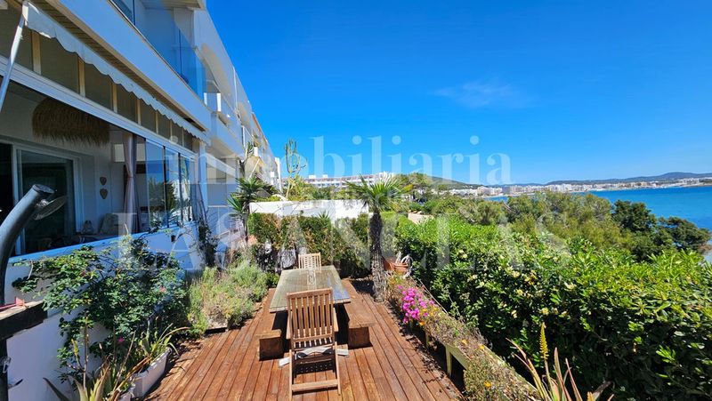 Foto 442708de-656a-4d26-a790-665fc4ebf716. Casa adosada frente al mar con acceso a la playa! luminoso adosado de esquina con vistas de ensueño en Santa Eulària