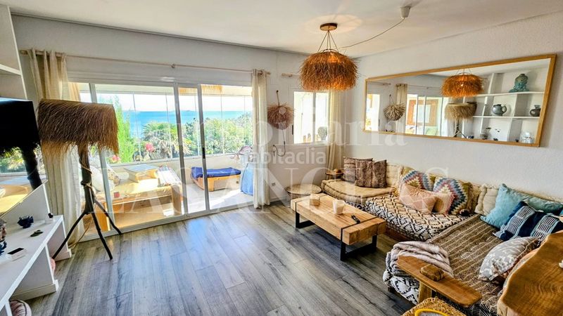 Foto 6329500b-5c43-4e9f-b888-6221603a6460. Casa adosada frente al mar con acceso a la playa! luminoso adosado de esquina con vistas de ensueño en Santa Eulària