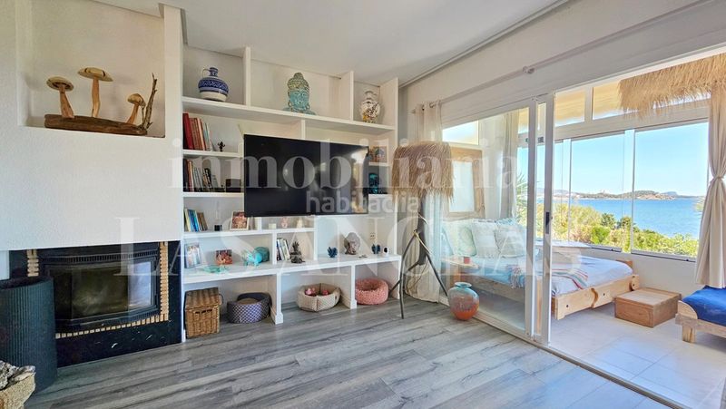 Foto 753ec654-4176-401f-8a0c-a9a862178ca6. Casa adosada frente al mar con acceso a la playa! luminoso adosado de esquina con vistas de ensueño en Santa Eulària