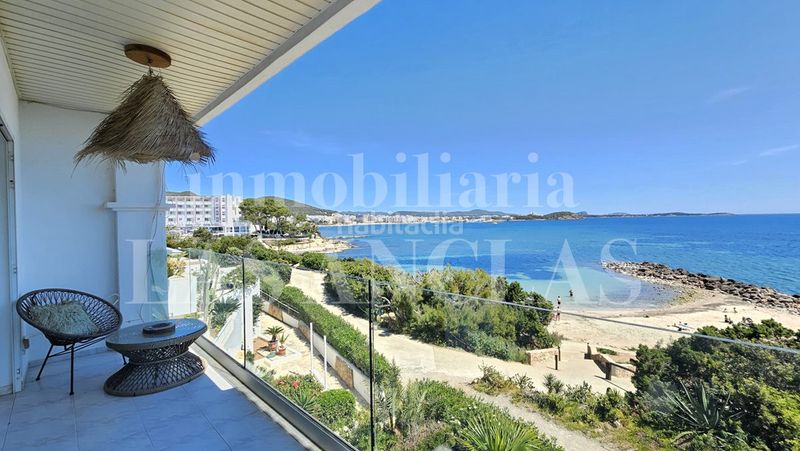 Foto 87785187-22df-489f-92a7-0f3302360896. Casa adosada frente al mar con acceso a la playa! luminoso adosado de esquina con vistas de ensueño en Santa Eulària