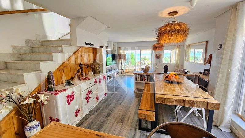 Foto f84f5f29-b9fa-45e6-9abb-e434d29b0805. Casa adosada frente al mar con acceso a la playa! luminoso adosado de esquina con vistas de ensueño en Santa Eulària