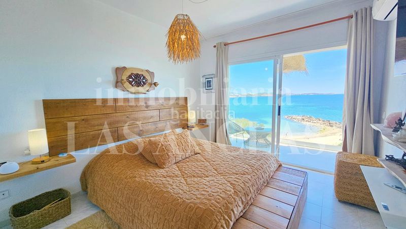 Foto fc8e4852-7878-4877-a275-b22002463251. Casa adosada frente al mar con acceso a la playa! luminoso adosado de esquina con vistas de ensueño en Santa Eulària