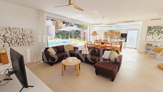 Casa in Sant Carles. Villa moderna de facil mantenimiento con casa de invitados andan