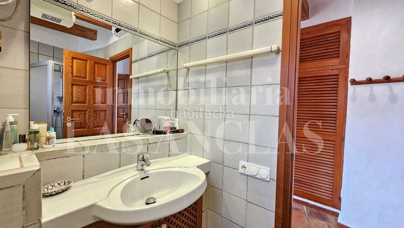 Foto d7055bfb-a893-41c9-bb66-133d2331474c. Casa amb aparcament a Marina Botafoc-Talamanca Ibiza