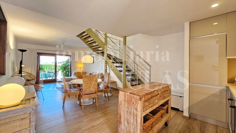 Foto 1c294474-6d1c-4587-9c05-368b741025a5. Casa adossada amb calefacció piscina a Marina Botafoc-Talamanca Ibiza
