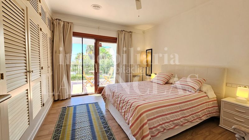 Foto b16353ad-37f2-4b2d-ac39-85ca86bd6110. Casa adossada amb calefacció piscina a Marina Botafoc-Talamanca Ibiza