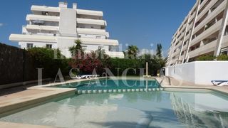 Appartement à Marina Botafoc-Talamanca. Piso con piscina comunitaria y pista de paddle en el reconocido