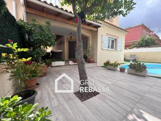 Doppelhaus in Son Ramonell-Es Figueral. Se vende precioso chalet pareado con piscina privada en el munic
