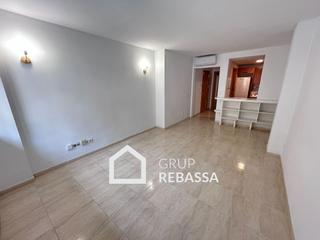 Planta baixa a Marquès de Fontsanta. Planta baja seminueva con terraza y mucha luz en marquès de la f