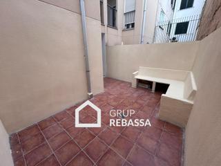Planta baixa a Marquès de Fontsanta. Planta baja seminueva con terraza y mucha luz en marquès de la f