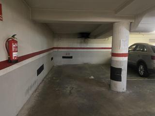 Aparcament cotxe a Travessia de la creu 39. Plaza de parking en la zona del eixample