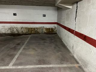 Autoparkplatz in Illa 34. Plaza de parking en la zona de la devesa