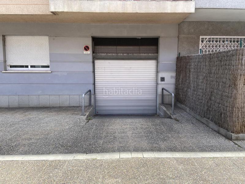 Foto c86fa7e0-6295-4415-be29-c40f7af80c1a. Posto auto in illa 32 in La Devesa Girona