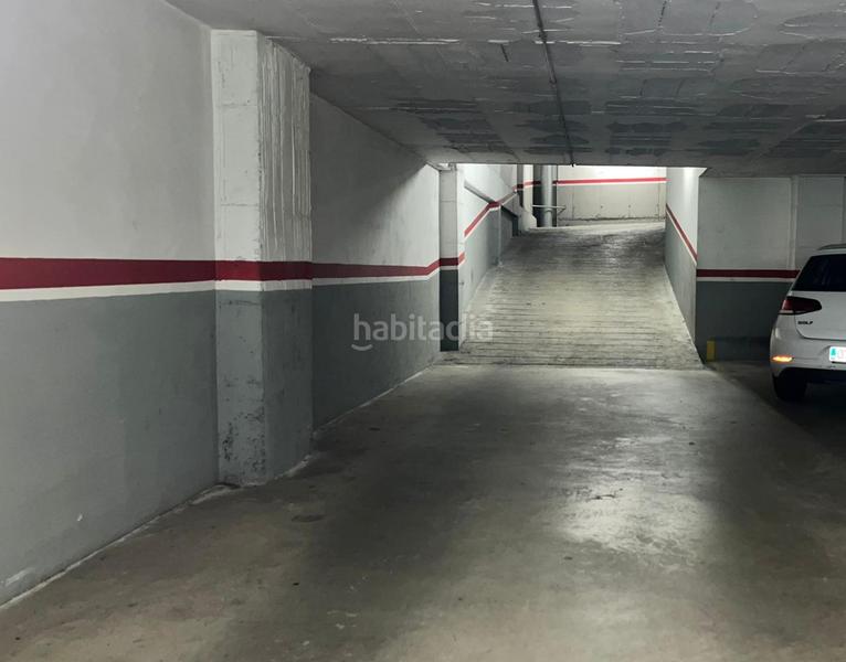 Foto c09a85f9-57ae-4fb3-baed-f36f80de1b3f. Alquiler parking coche plaza de aparcamiento zona pericot en Girona