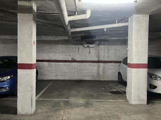 Aparcament cotxe a Sant Narcis. Plaza de parking en santa eugènia