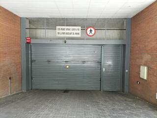 Aparcament cotxe  Migdia. Disponible plaza de aparcamiento en la calle migdia de girona.
