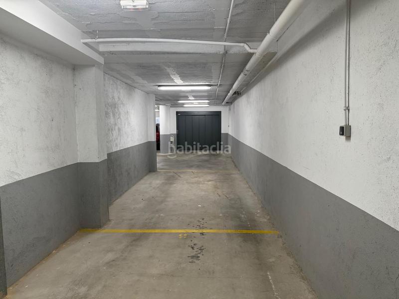 Foto b3286120-bf56-43e6-a230-2a2ae4c554c3. Parking voiture dans Santa Eugenia Girona