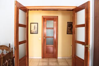 Pis a Ve�nat. Vivienda de 4 dormitorios, calefacci�n y posibilidad de aparcami