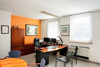 Lloguer Local Comercial a De la rutlla 35. Oficina de alquiler en el centro de girona