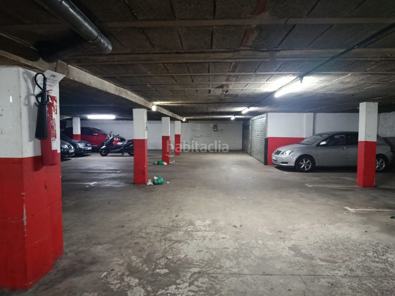 Foto 42b998e6-2972-46e9-aac8-8d46fd53f125. Affitto posto auto in Centre Salt