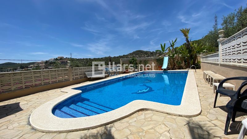 Foto a8627dc0-88fd-4bca-8485-3217e56b4b95. Casa adossada amb calefacció aparcament piscina a Cubelles