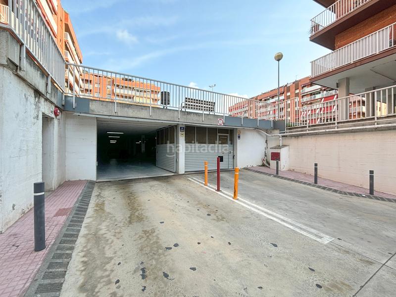 Foto c8fa55c3-87c4-4ba2-b35f-e1e360d8223b. Aparcament cotxe a Centrevila Vilanova i la Geltrú