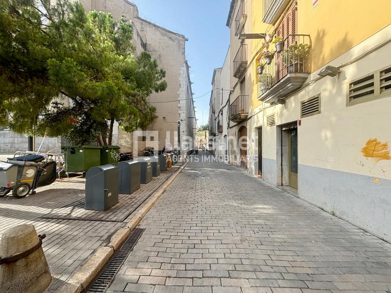 Foto 12d2cd5d-b8e6-4e56-bd44-3ffc768d040c. Aparcament cotxe a Centrevila Vilanova i la Geltrú