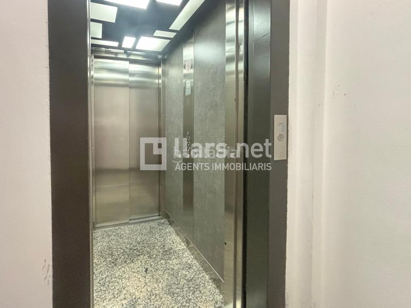 Foto 148edfd2-fc2b-4285-a8fd-b6b25bf8fb77. Aparcament cotxe a Centrevila Vilanova i la Geltrú