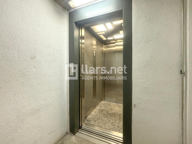 Foto 4e4f9950-d948-4b8c-b17a-9c87227455c1. Aparcament cotxe a Centrevila Vilanova i la Geltrú