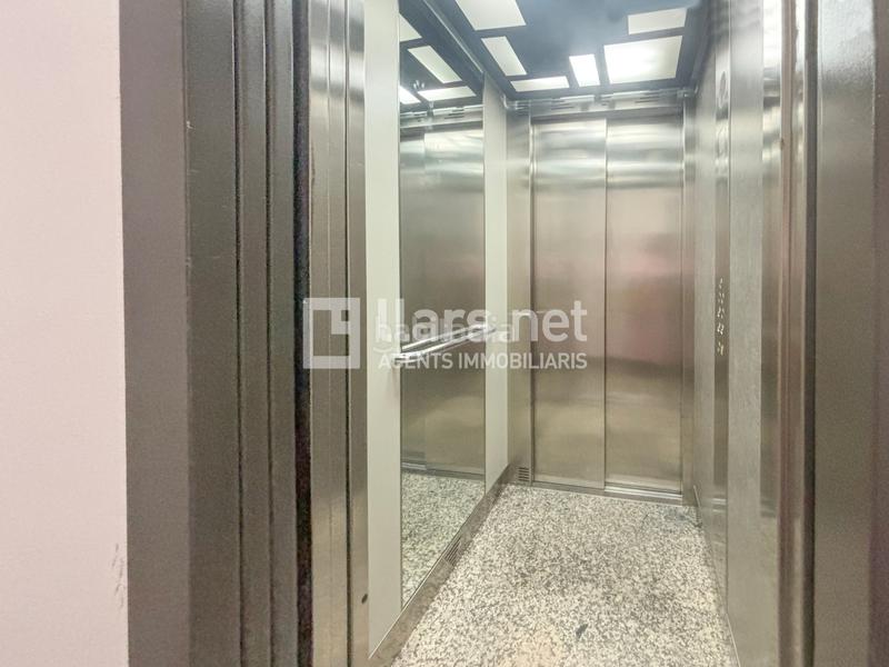 Foto 503219f6-bdb9-4ddd-966c-93cb9f71a86d. Aparcament cotxe a Centrevila Vilanova i la Geltrú